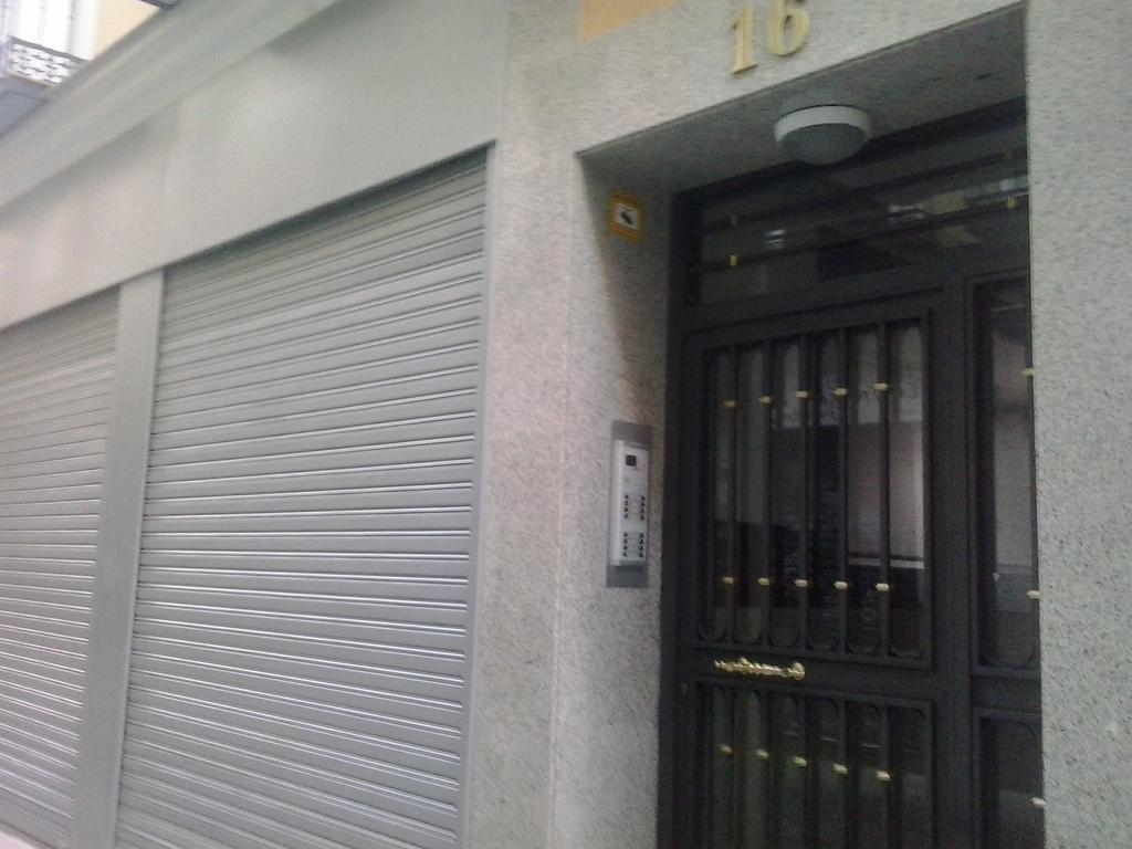 Apartments Center Madrid Bagian luar foto